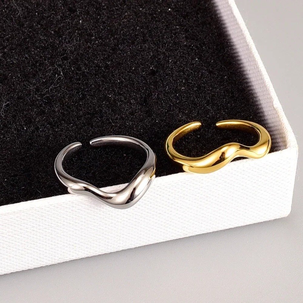 Minimalist Water Wave Ring |18K Gold - Image 2