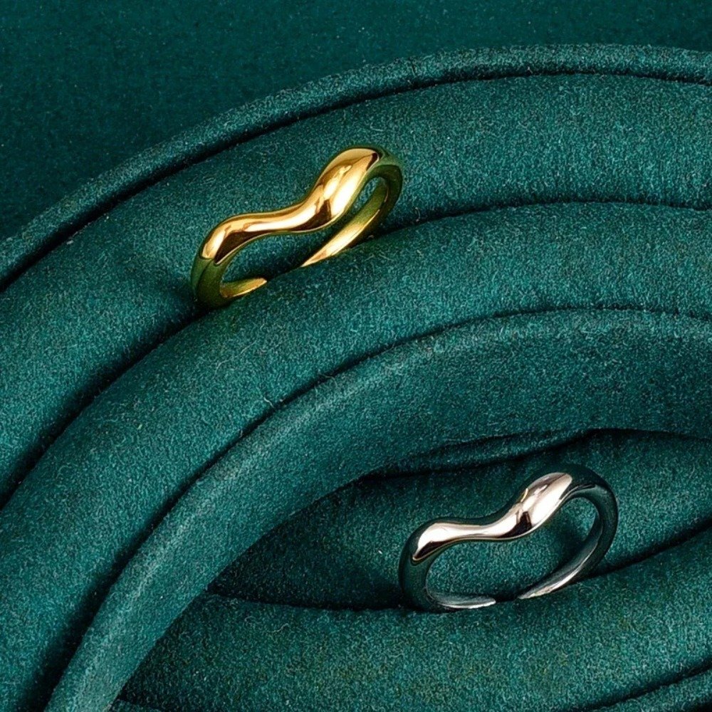 Minimalist Water Wave Ring |18K Gold - Image 4